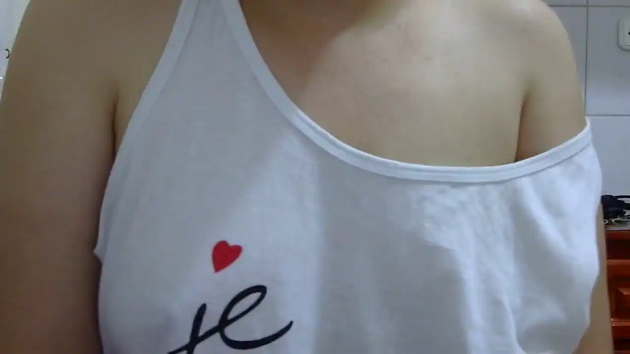 Karolcaliente – Amateur.tv Webcam Video – 2025-08-31 05:25:44