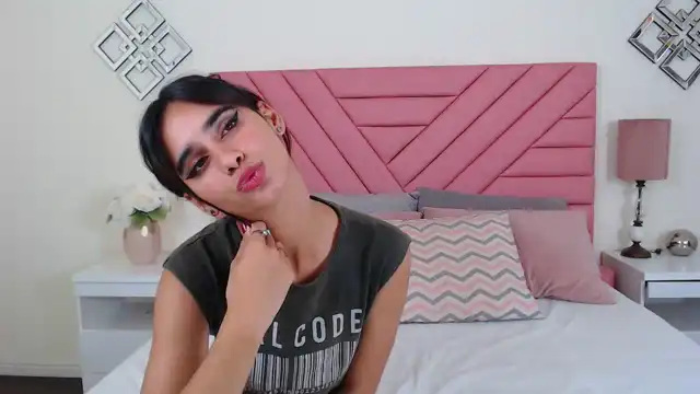 Camilabroks – Xlovecam Webcam Video – 2026-01-17 12:08:34