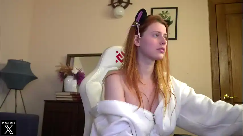 Doll_lesli – Chaturbate Webcam Video – 2026-06-27 15:26:34