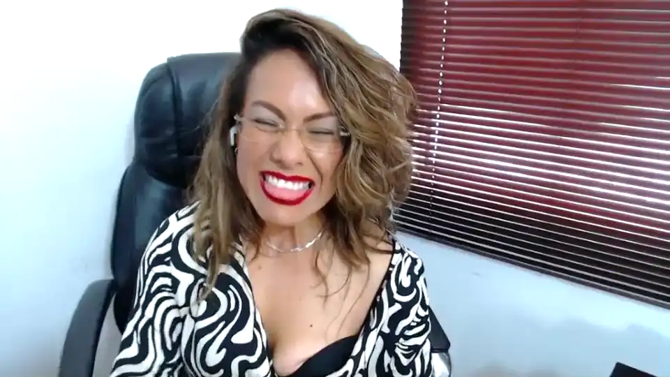 Office_secret – Myfreecams Webcam Video – 2025-12-10 03:39:20