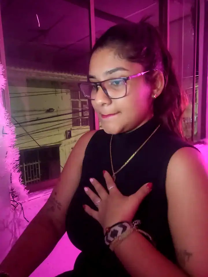 Sofythom1 – Stripchat Webcam Video – 2025-09-08 13:18:15
