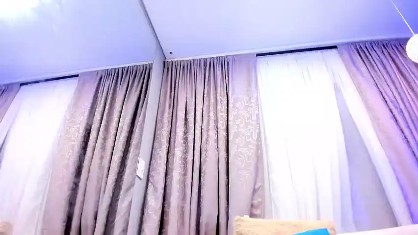 Zoecollins – Amateur.tv Webcam Video – 2026-02-03 20:31:38