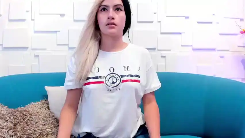 Zoecollins – Amateur.tv Webcam Video – 2026-03-17 04:00:16