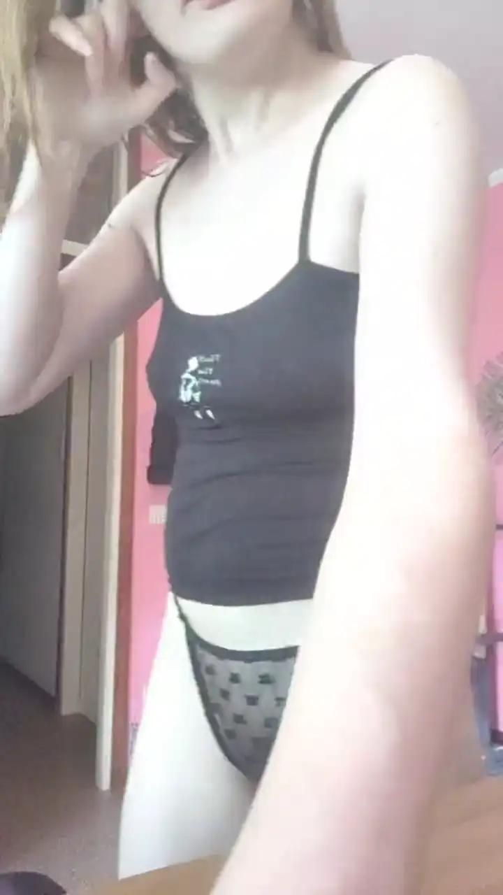 Mogliettina30 – Cam4 Webcam Video – 2026-05-06 13:10:44
