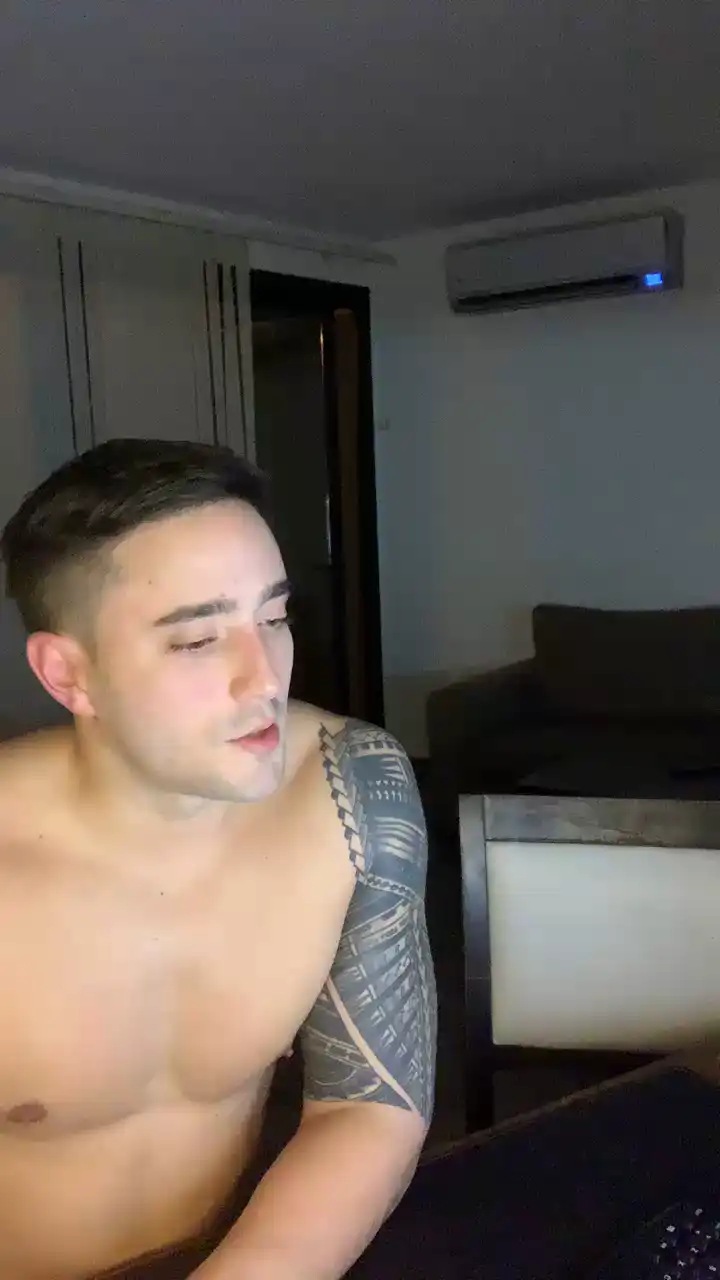 Carmy19 – Cam4 Webcam Video – 2025-11-19 10:38:35