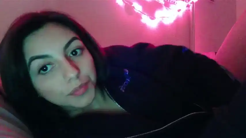Genesismoselle – Chaturbate Webcam Video – 2025-10-15 02:23:47