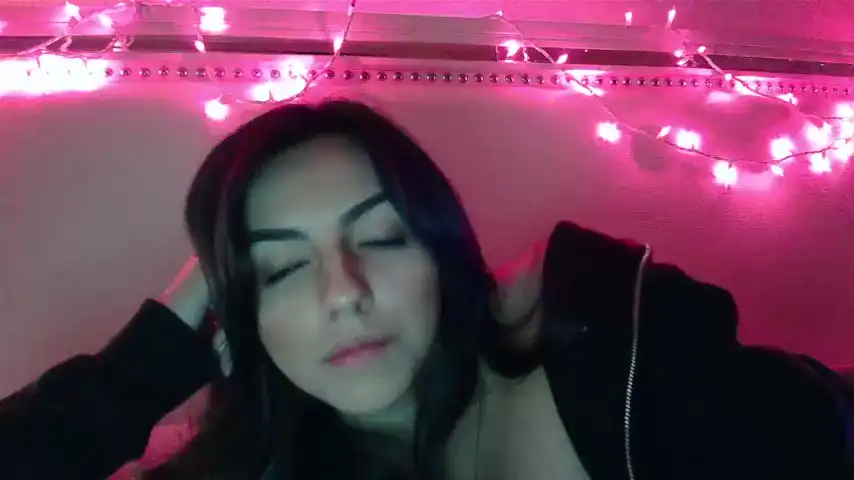 Genesismoselle – Chaturbate Webcam Video – 2025-09-20 18:54:41