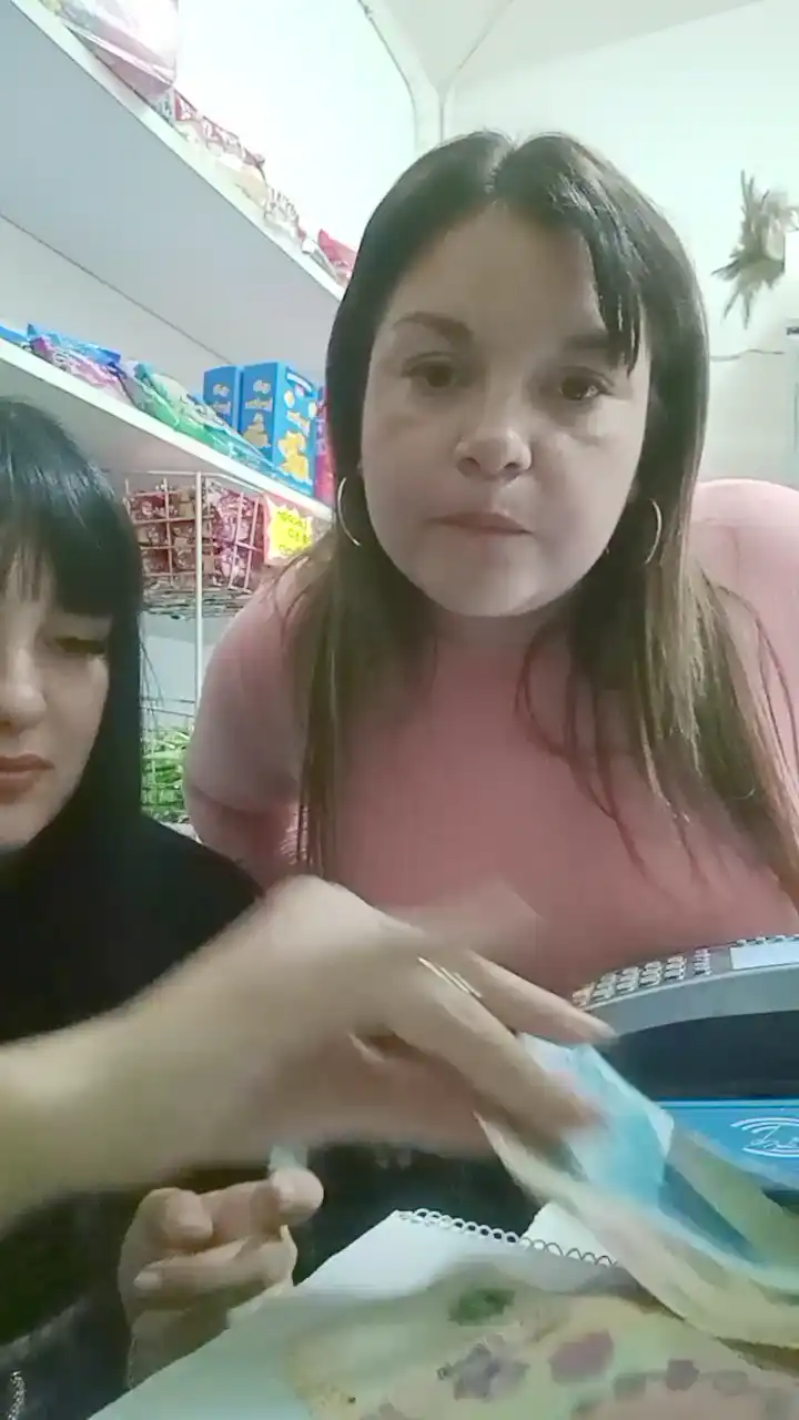 Lunii_25 – Cam4 Webcam Video – 2025-08-26 05:57:33
