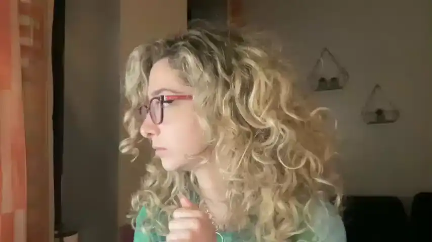 Themissstevie – Chaturbate Webcam Video – 2026-06-08 21:19:47