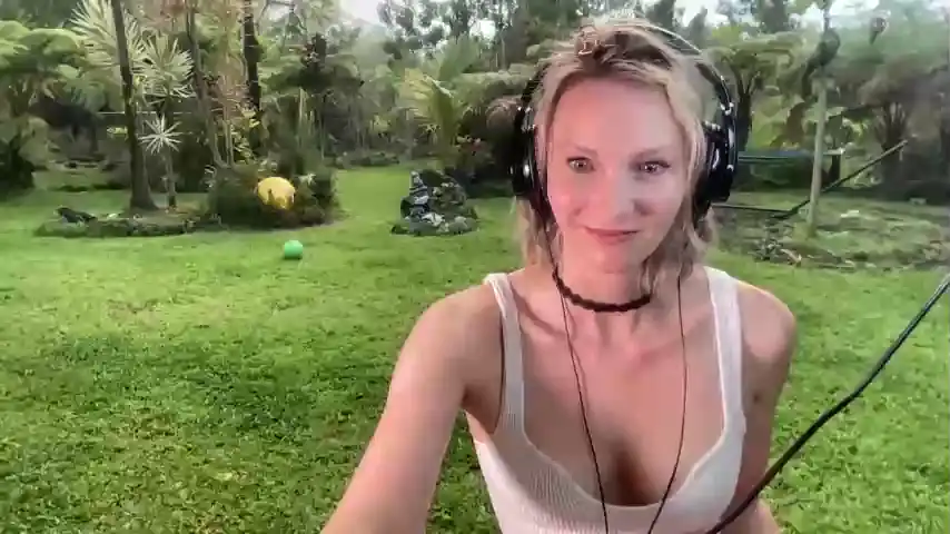 Kaileeshy – Chaturbate Webcam Video – 2025-12-16 16:12:33