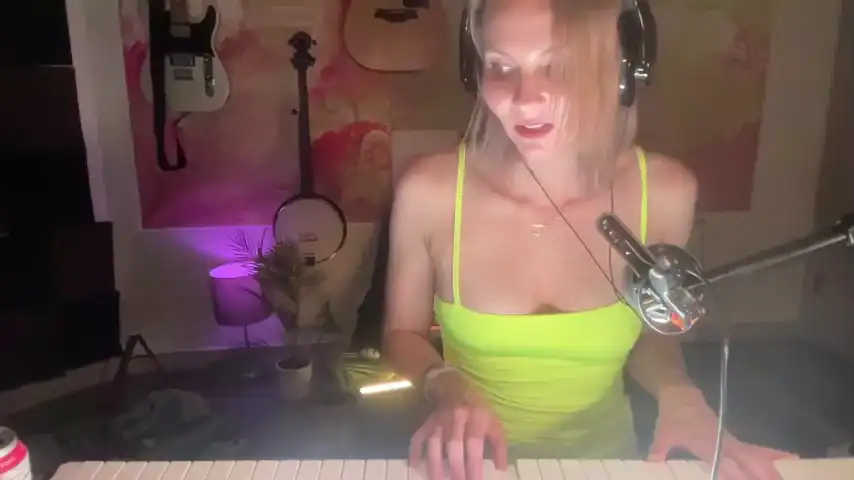 Kaileeshy – Chaturbate Webcam Video – 2025-12-19 21:02:30