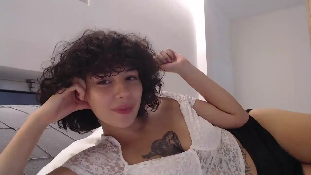 Friendzzone – Cam4 Webcam Video – 2025-05-19 16:55:50