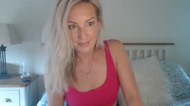 Joanieoakley – Streamate Webcam Video – 2025-12-25 08:19:15